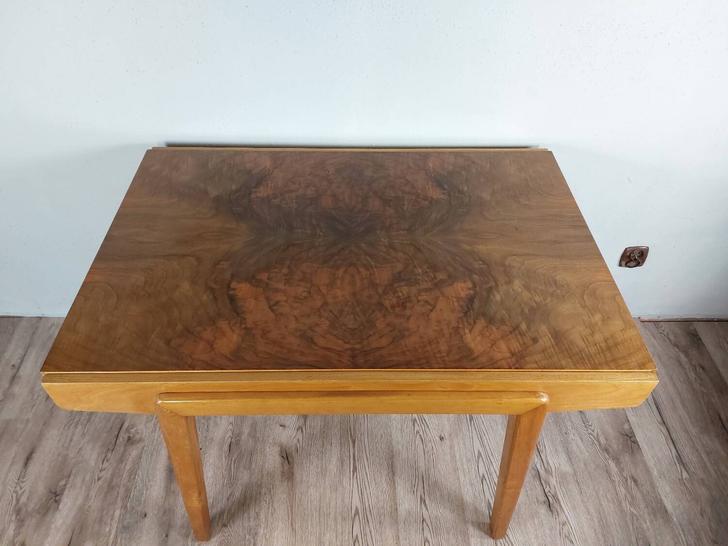 Table extensible en ronce de noyer, Vintage Tchèque 1960s