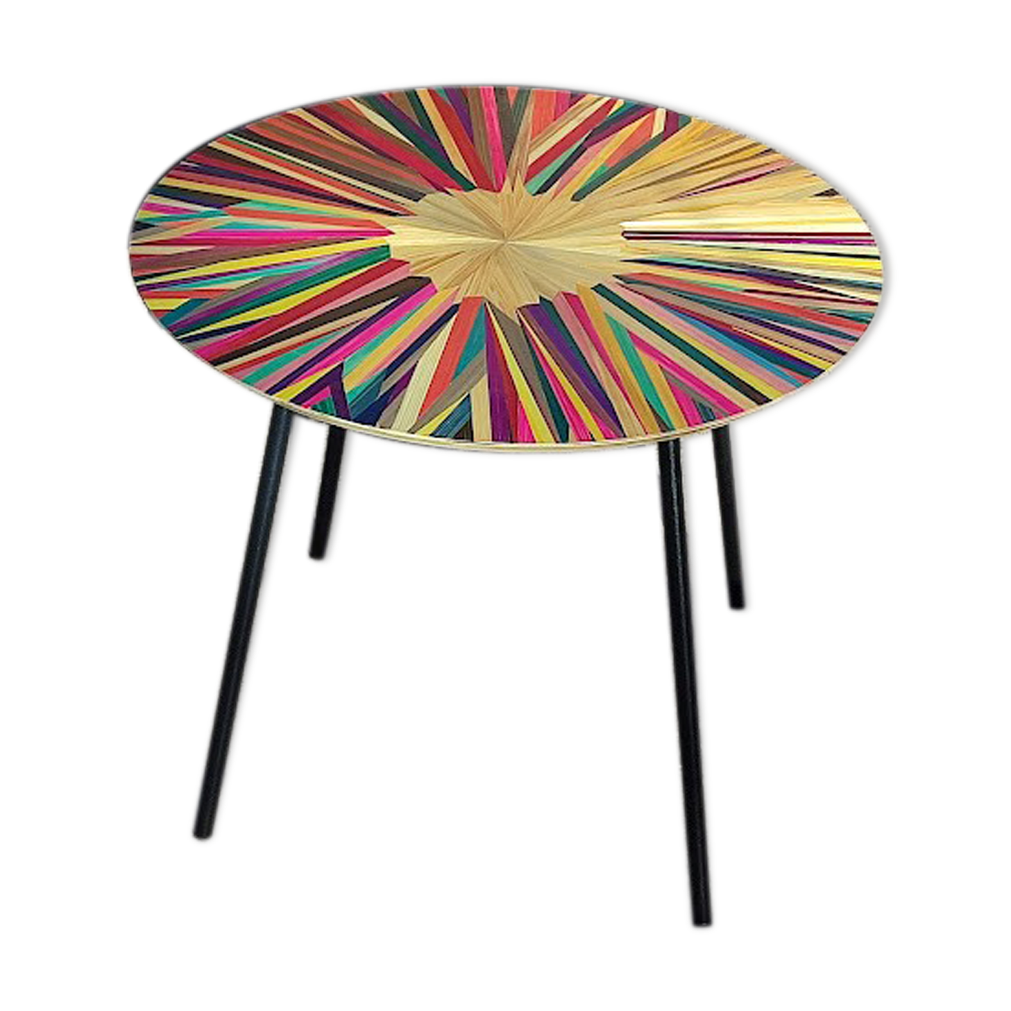 Round coffee table in straw marquetry