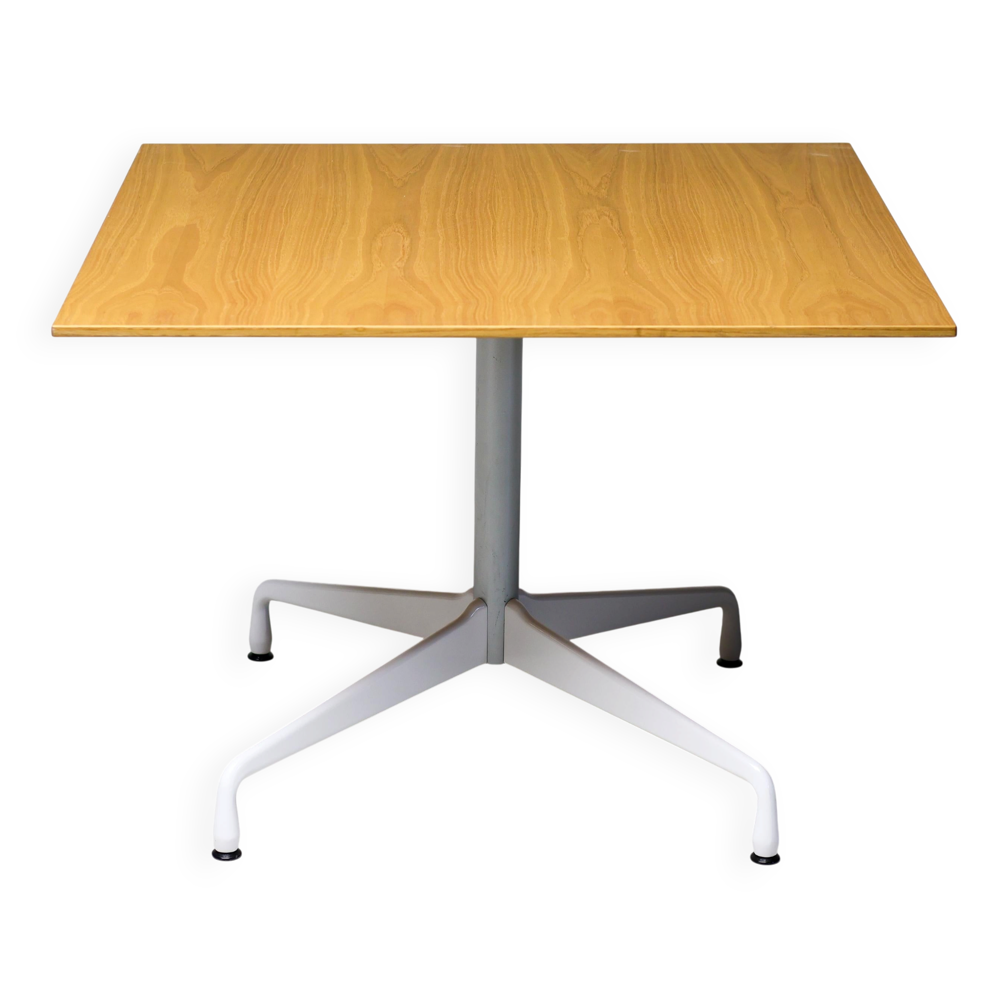Table à manger Eames à base segmentée par Vitra - Plateau carré en chêne sur mesure