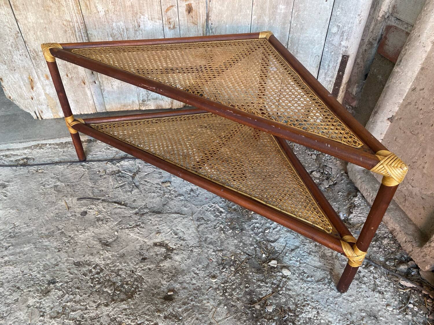 Table Basse Triangulaire Bambou Rotin + Plateaux Cannées Modèle Unique