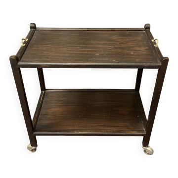 Serving table