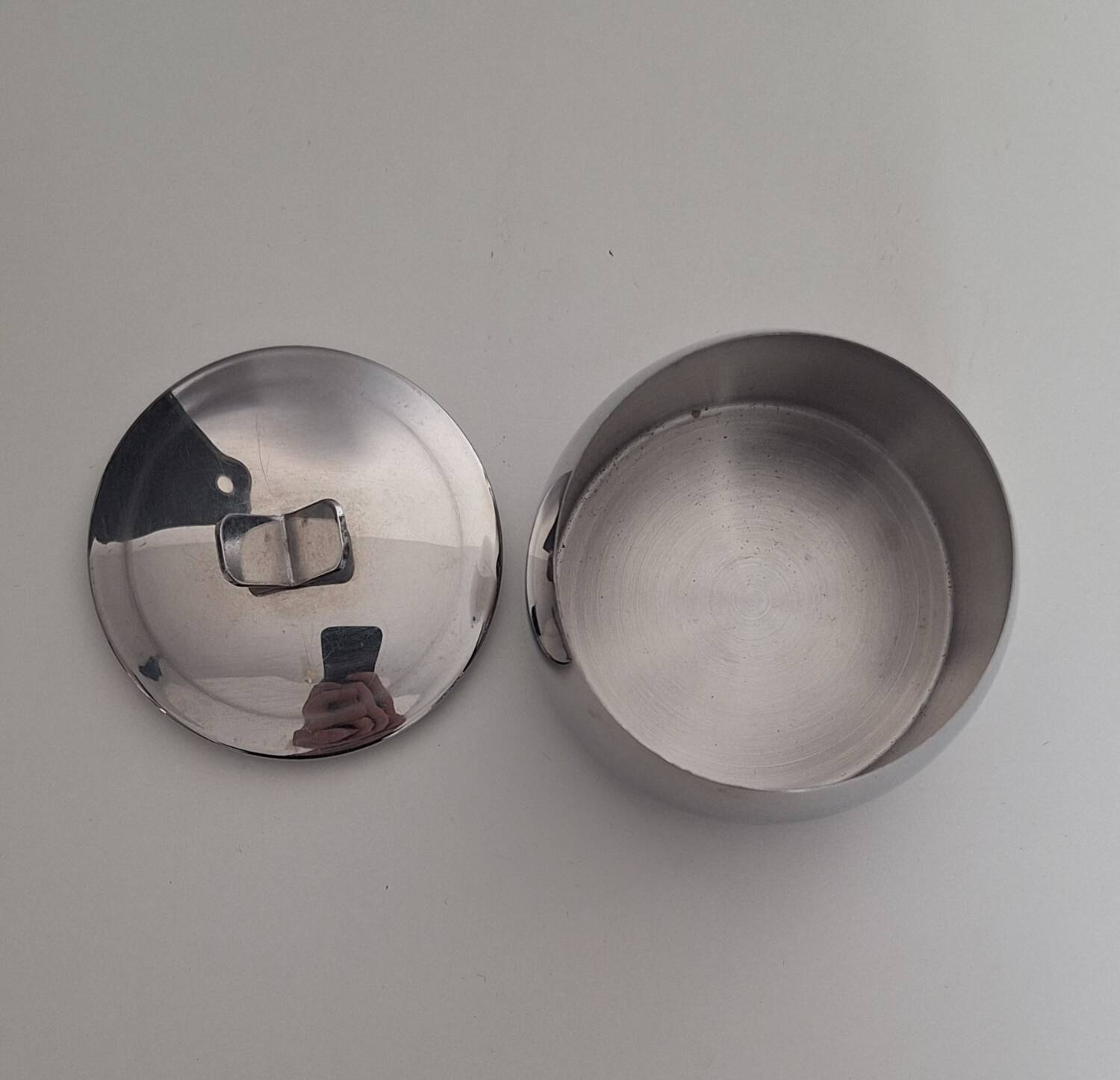 Stainless steel sugar bowl by Guy Degrenne