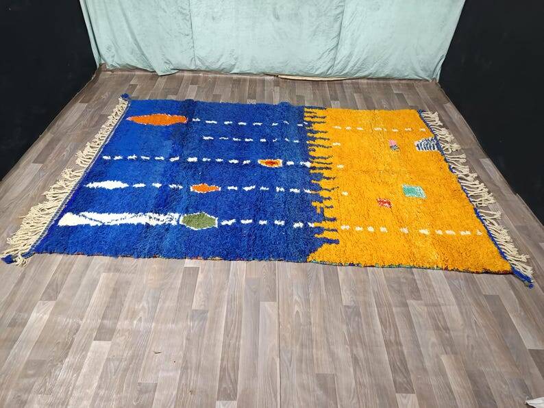 Traditional Berber Moroccan rug 250cm x 150cm