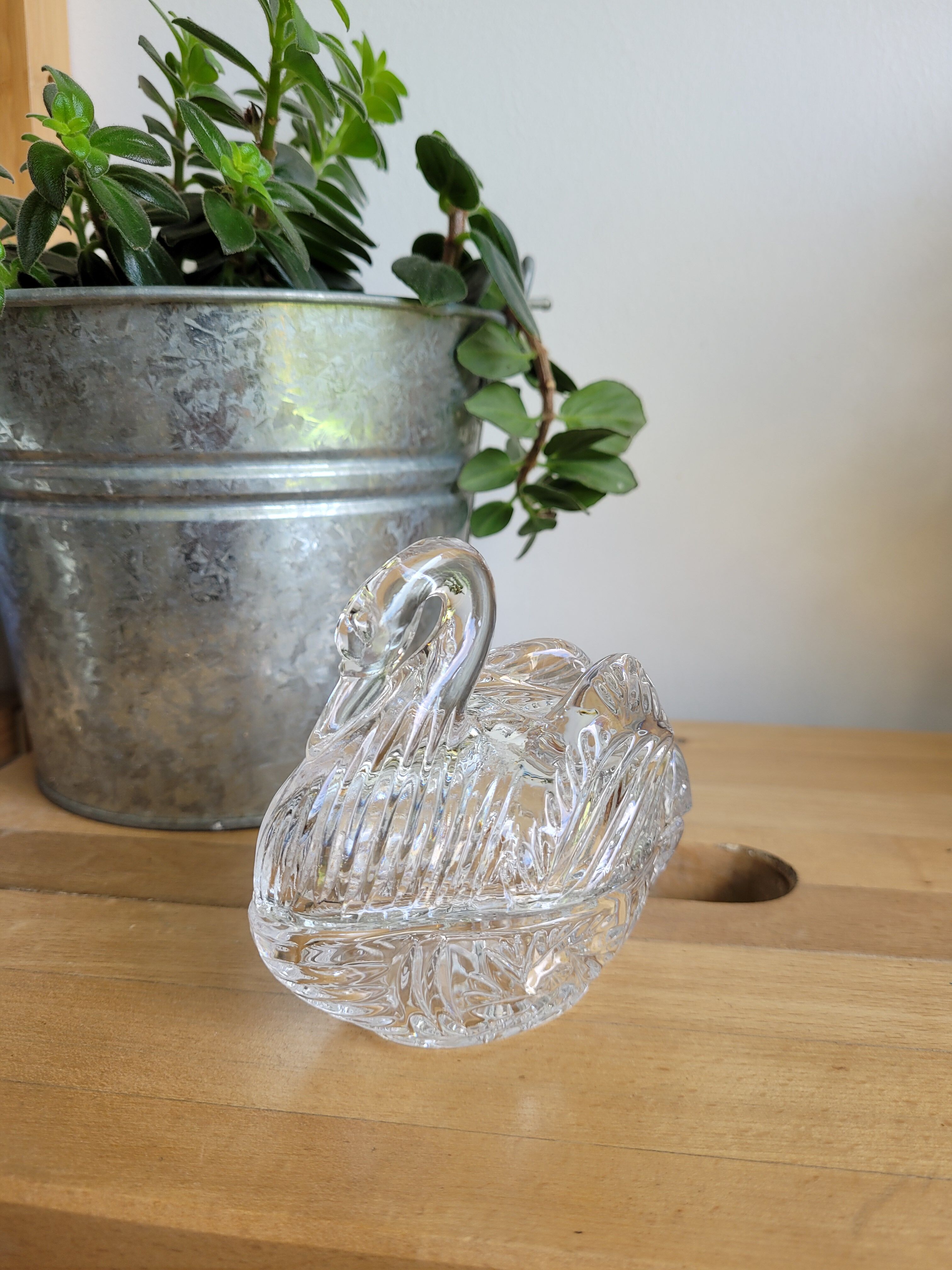 Small swan crystal box