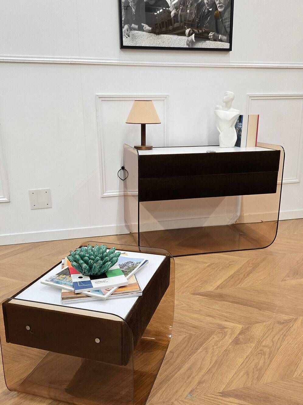 Commode / coiffeuse et chevet en plexiglass