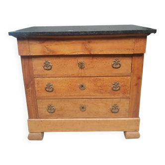 Commode du dix-neuvieme siècle dessu marbre