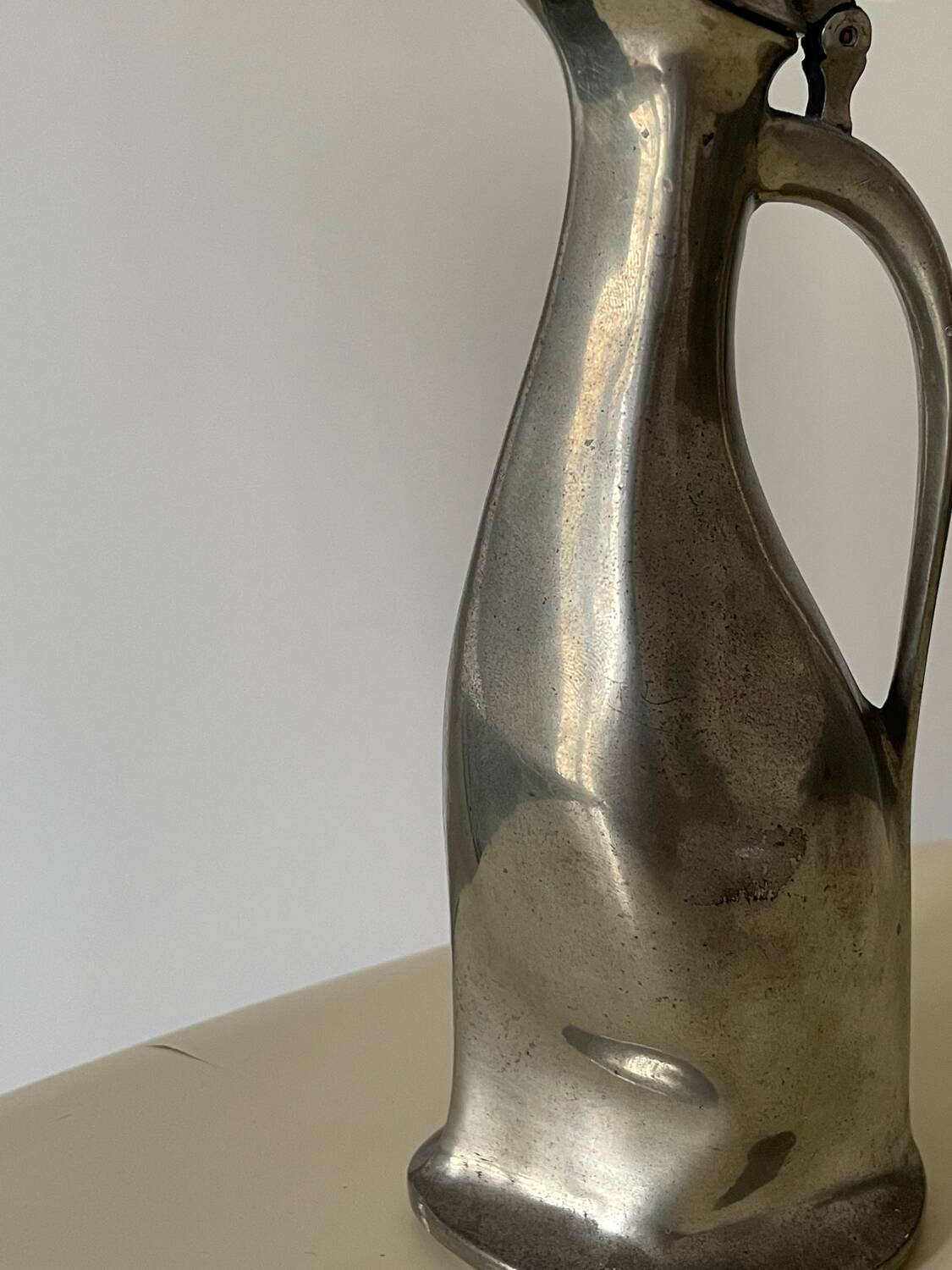 Polished pewter penguin-shaped carafe designed by Hugo Leven for Kayserzinn