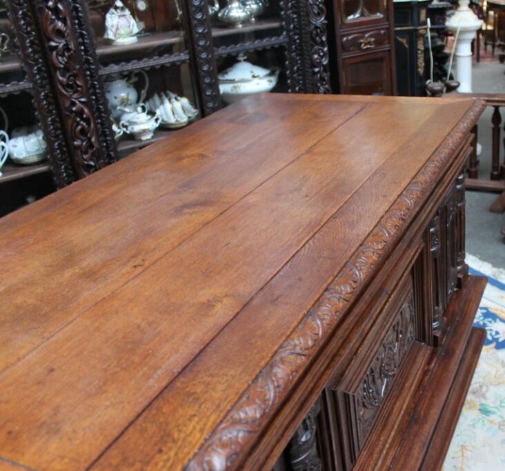 Chest of drawers eighteenth century