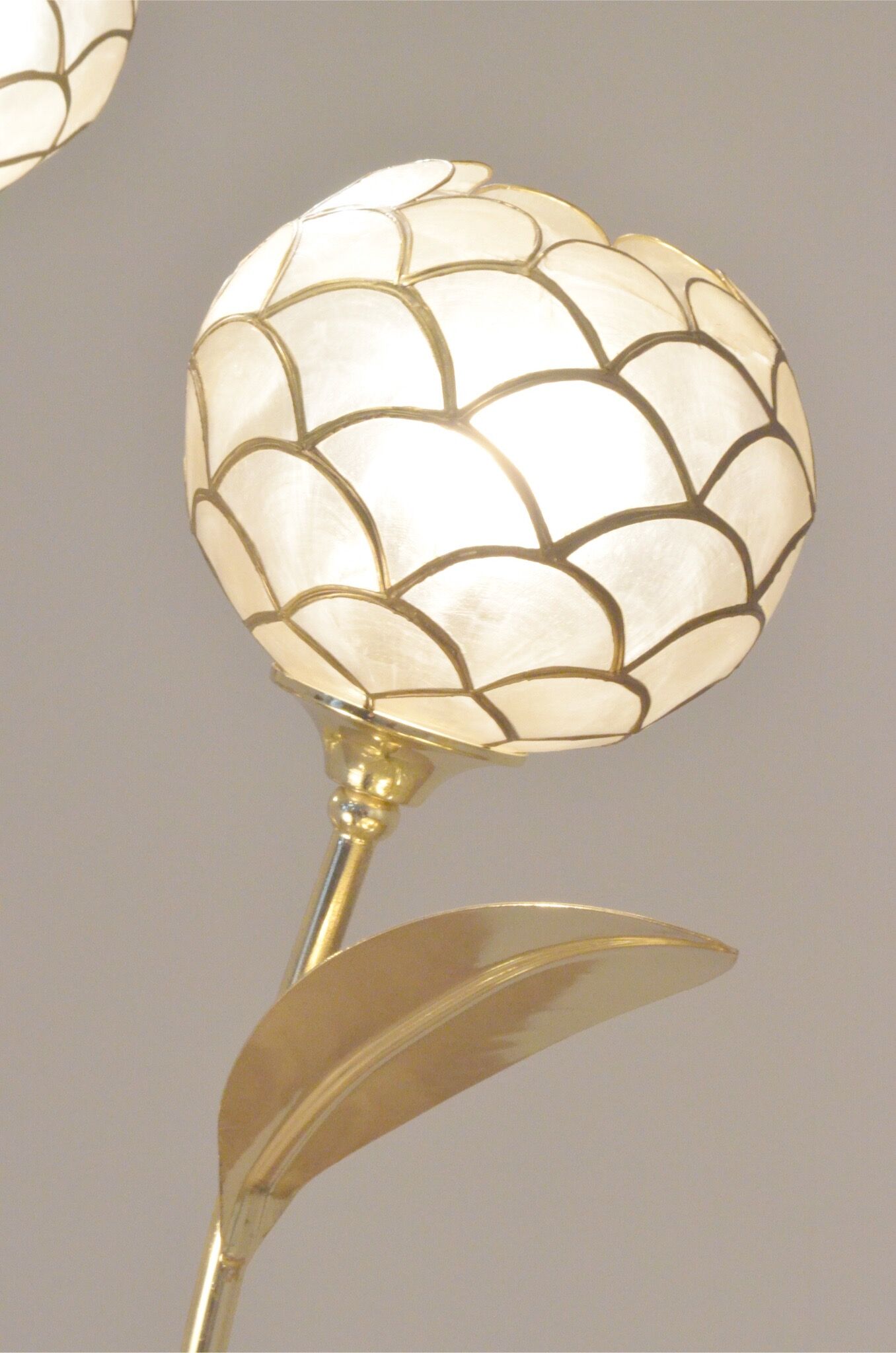 Lampadaire floral laiton & nacre 1970s