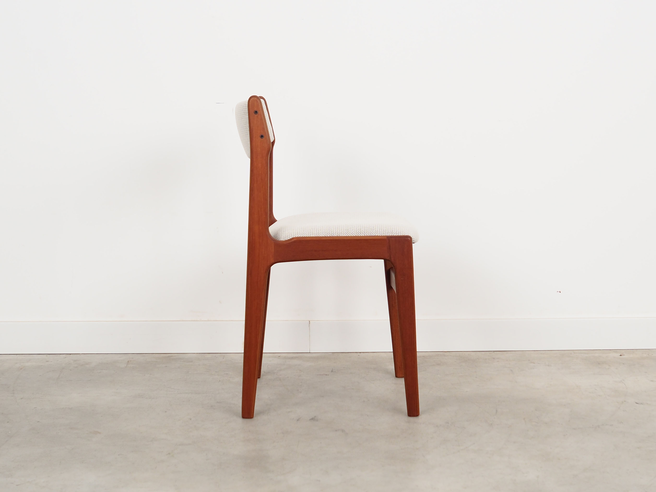 Ensemble de quatre chaises en teck, design danois, années 1970, production: Danemark