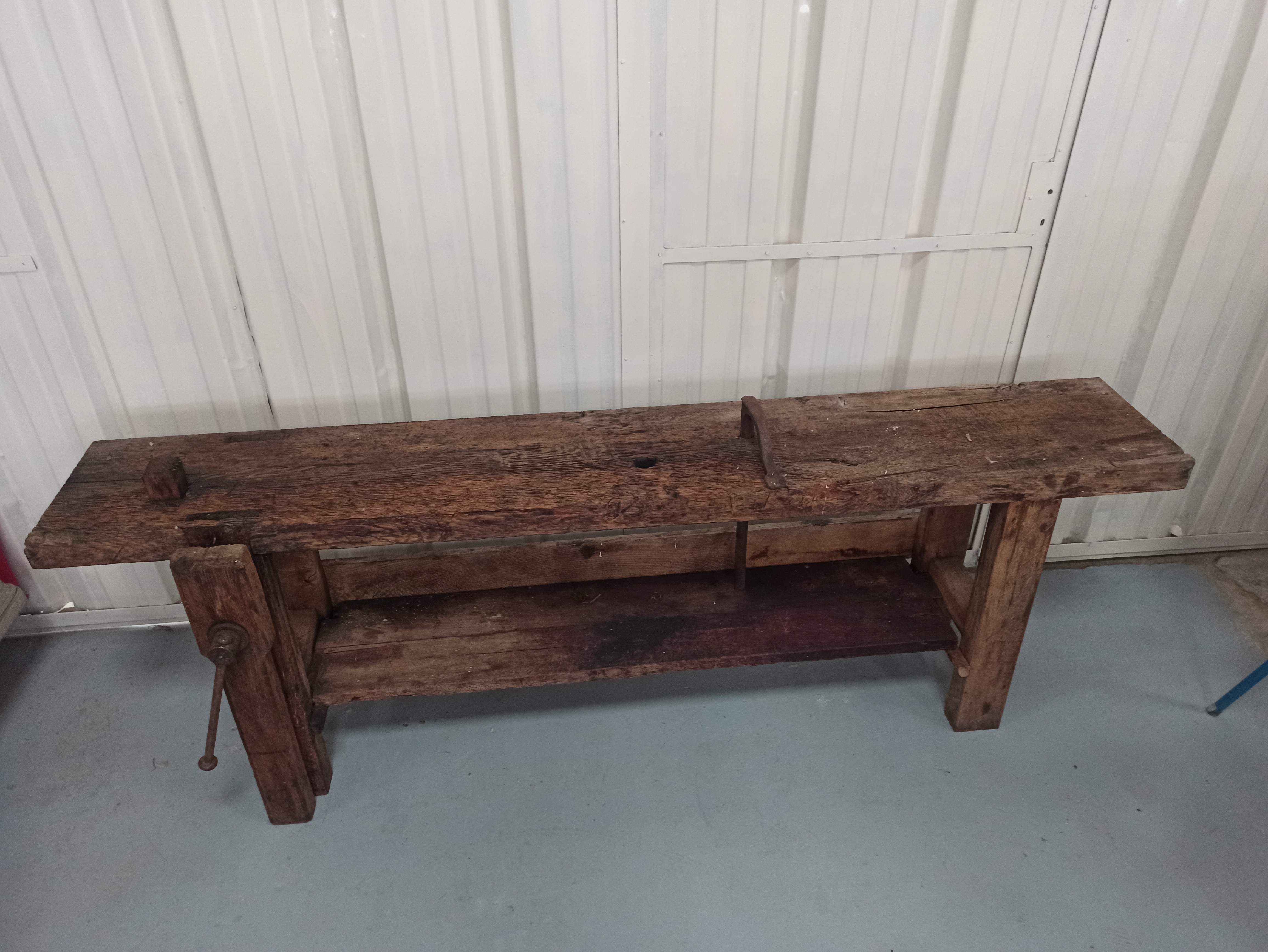 2m40 - Large old wooden workbench - vice - valet