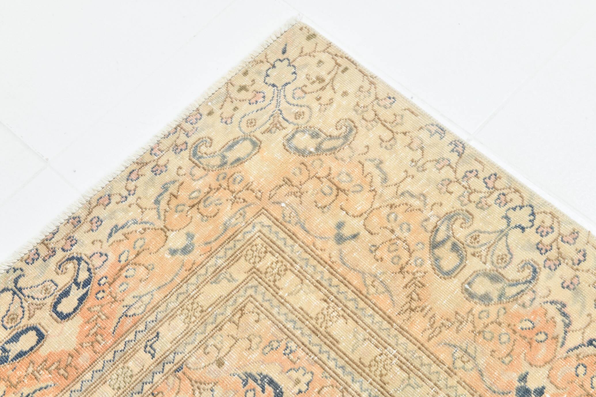 Grand Tapis Vintage Pêche & Beige – Motifs Fins, Tons Clairs, 298x400 Cm