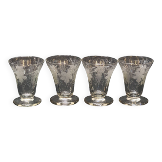 4 Anciens Petits Verres A Liqueur En Verre Gravé Feuille De Vigne Et Raisins