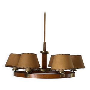 Lustre en bois avec détails