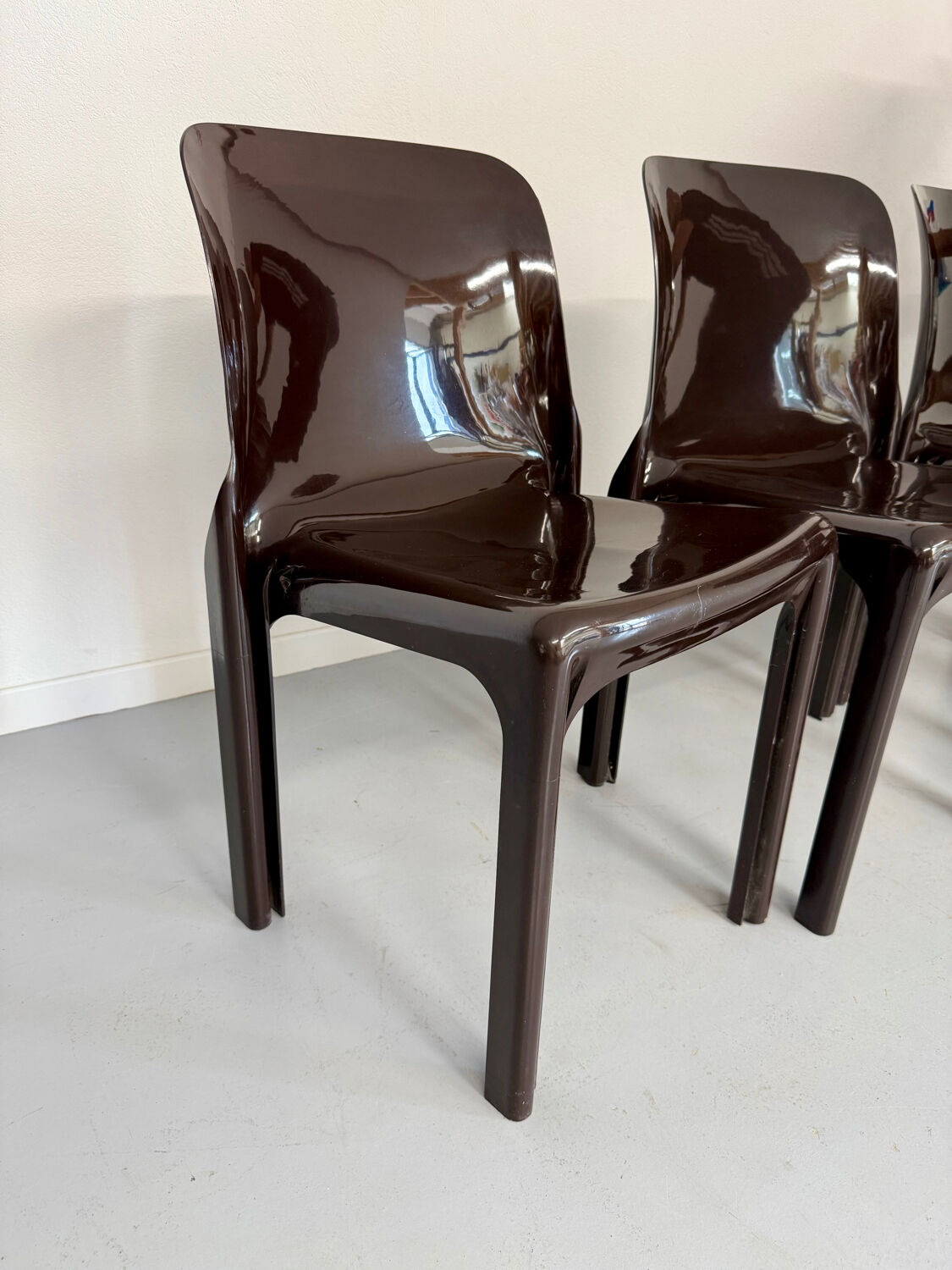 Set of 5 Selene plastic chairs designed by Vico Magistretti Artemide