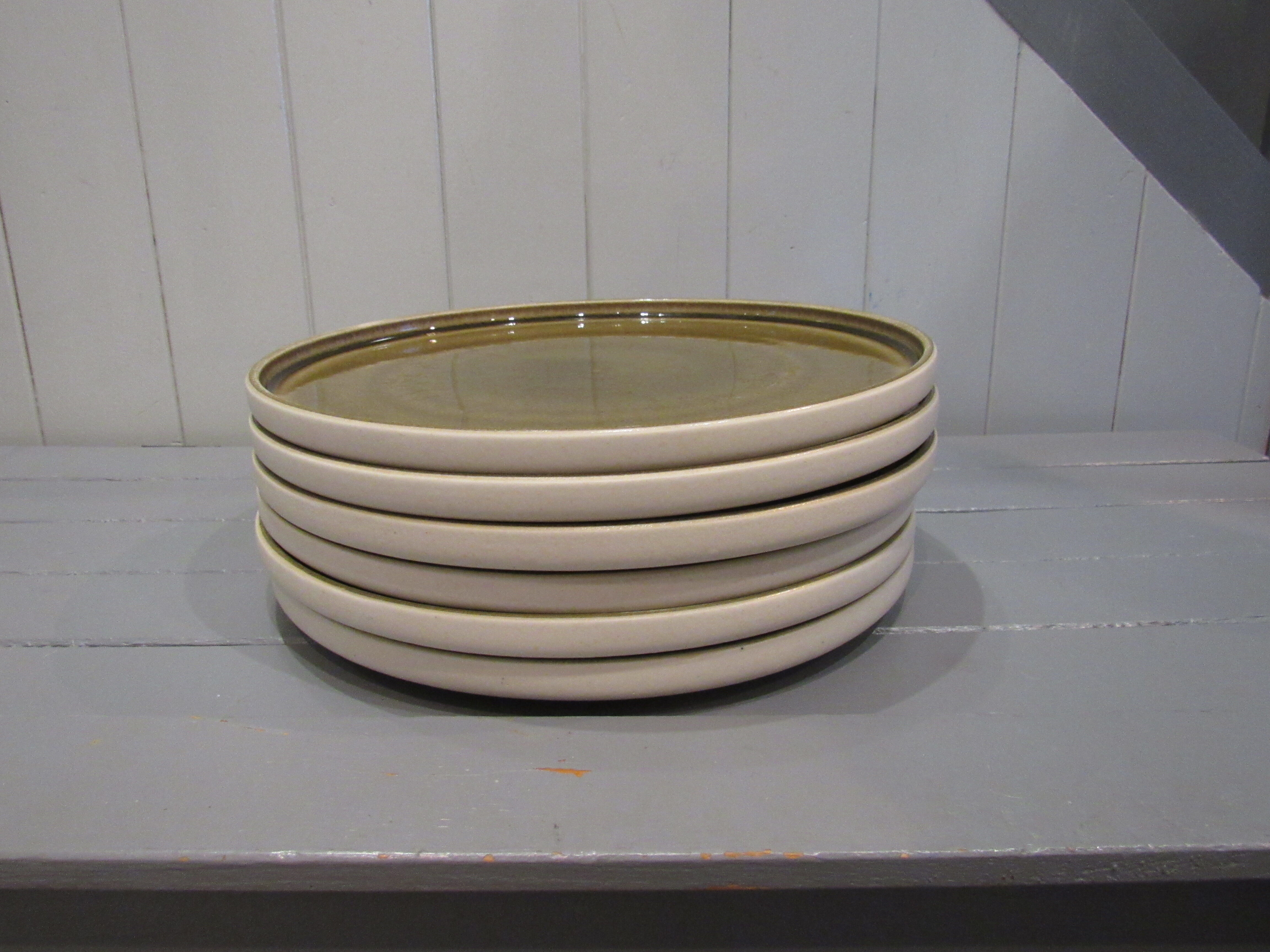 6 flat round olive plates, Nara collection by Playground.