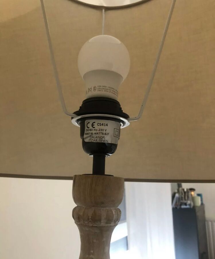 Skated wood lamppost