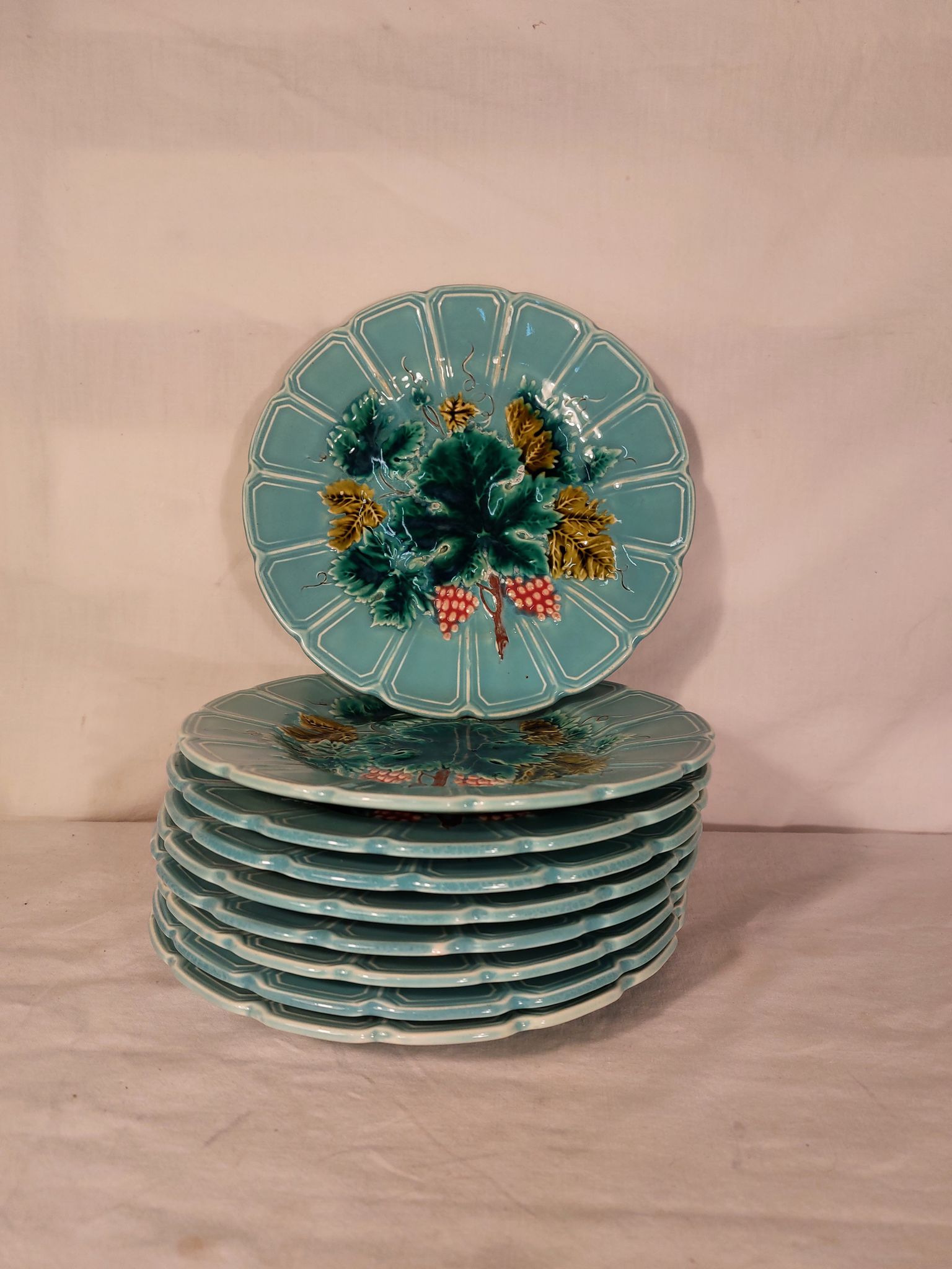Series of 9 dessert plates in Majolica slip Faience of Sarreguemines