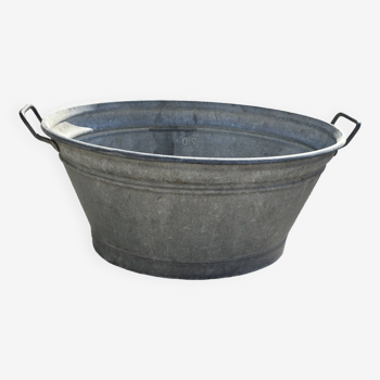Old zinc basin or bathtub, 70 liters