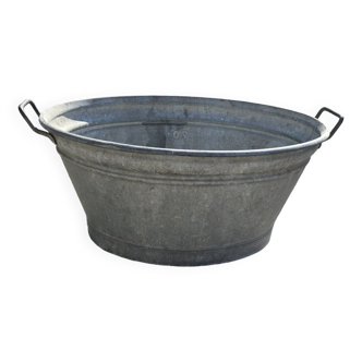Old zinc basin or bathtub, 70 liters