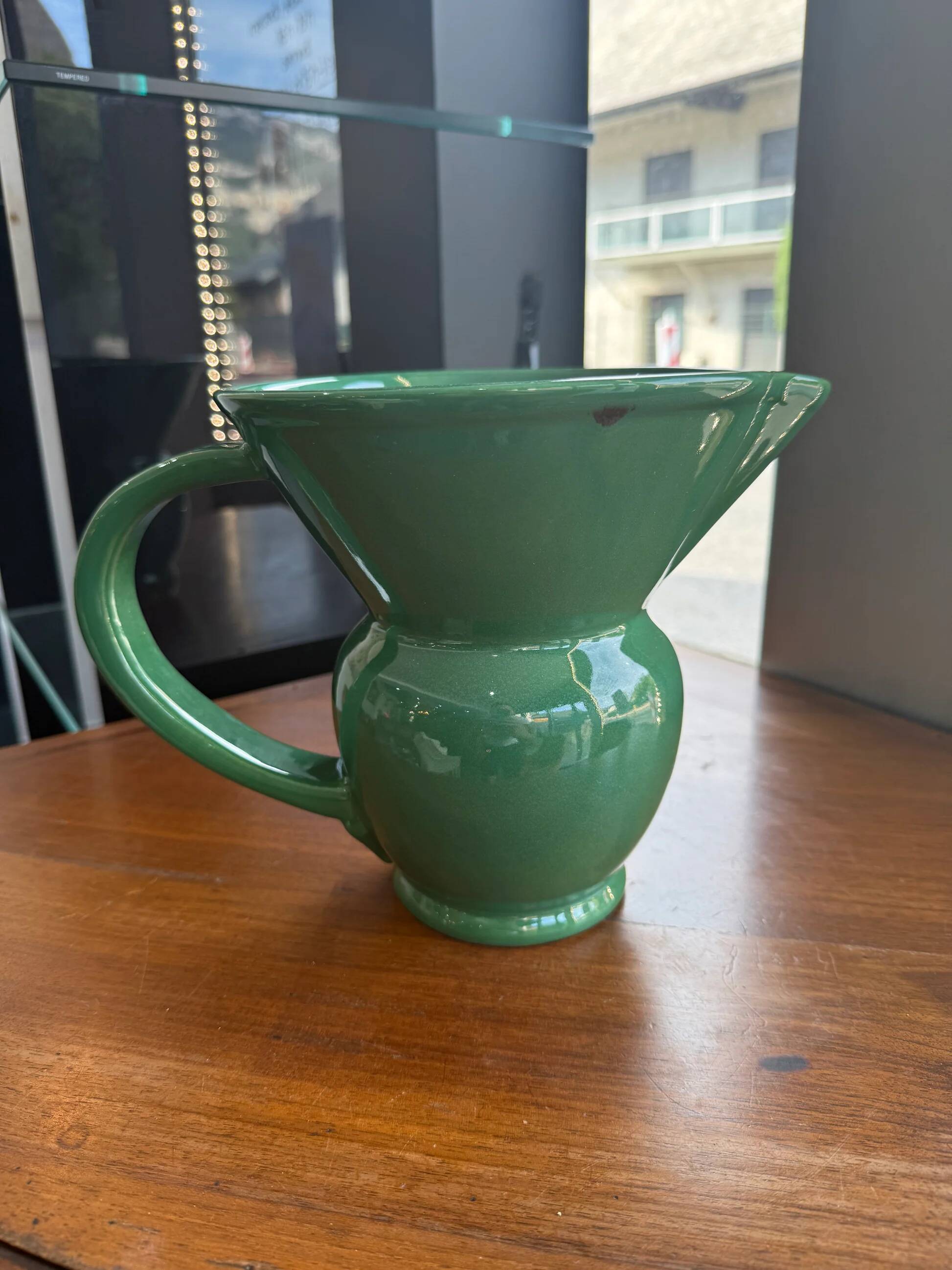 Pichet, pot à eau en faïence émaillée verte – HB Quimper, période art déco