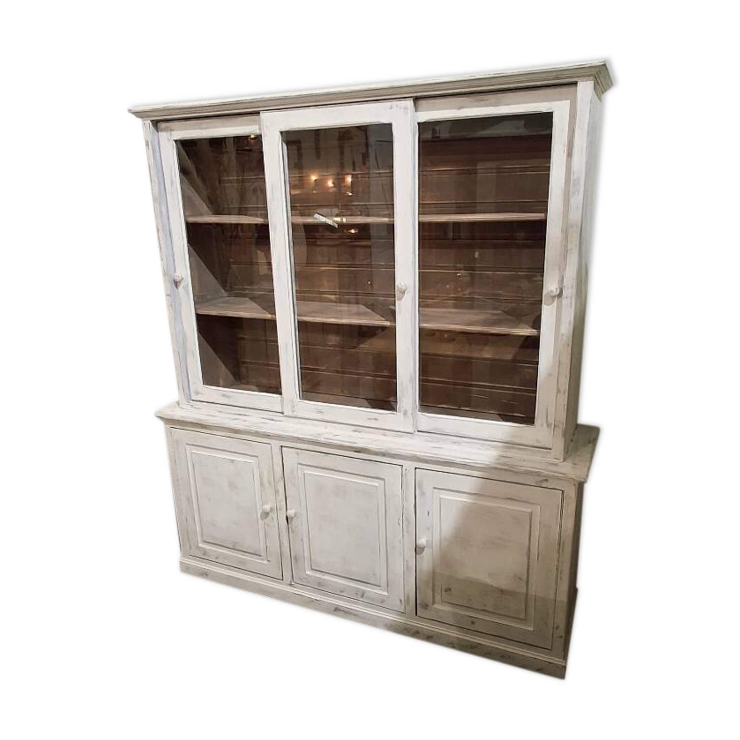 Buffet with 2 glass doors