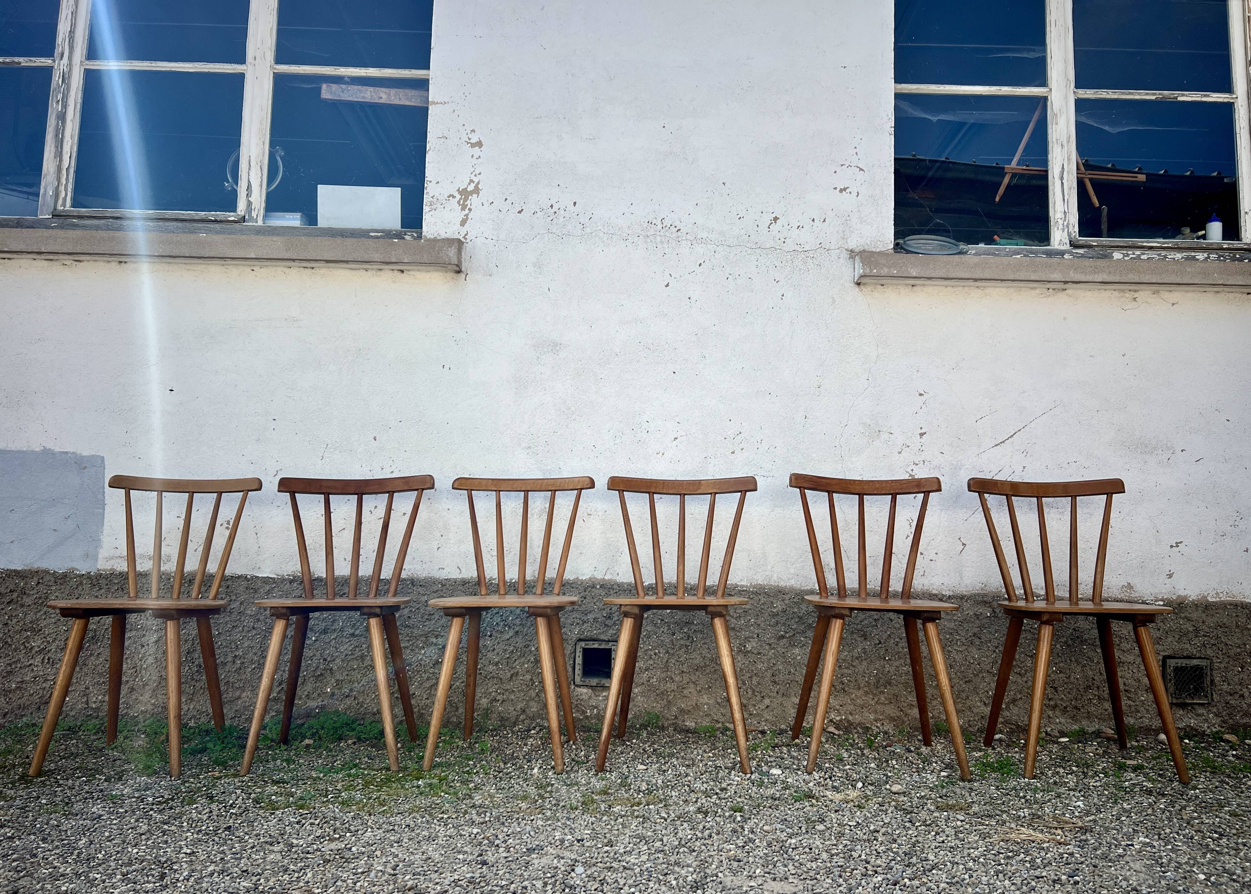 Set of 6 vintage bistro chairs – Warm stained wood – Compass legs