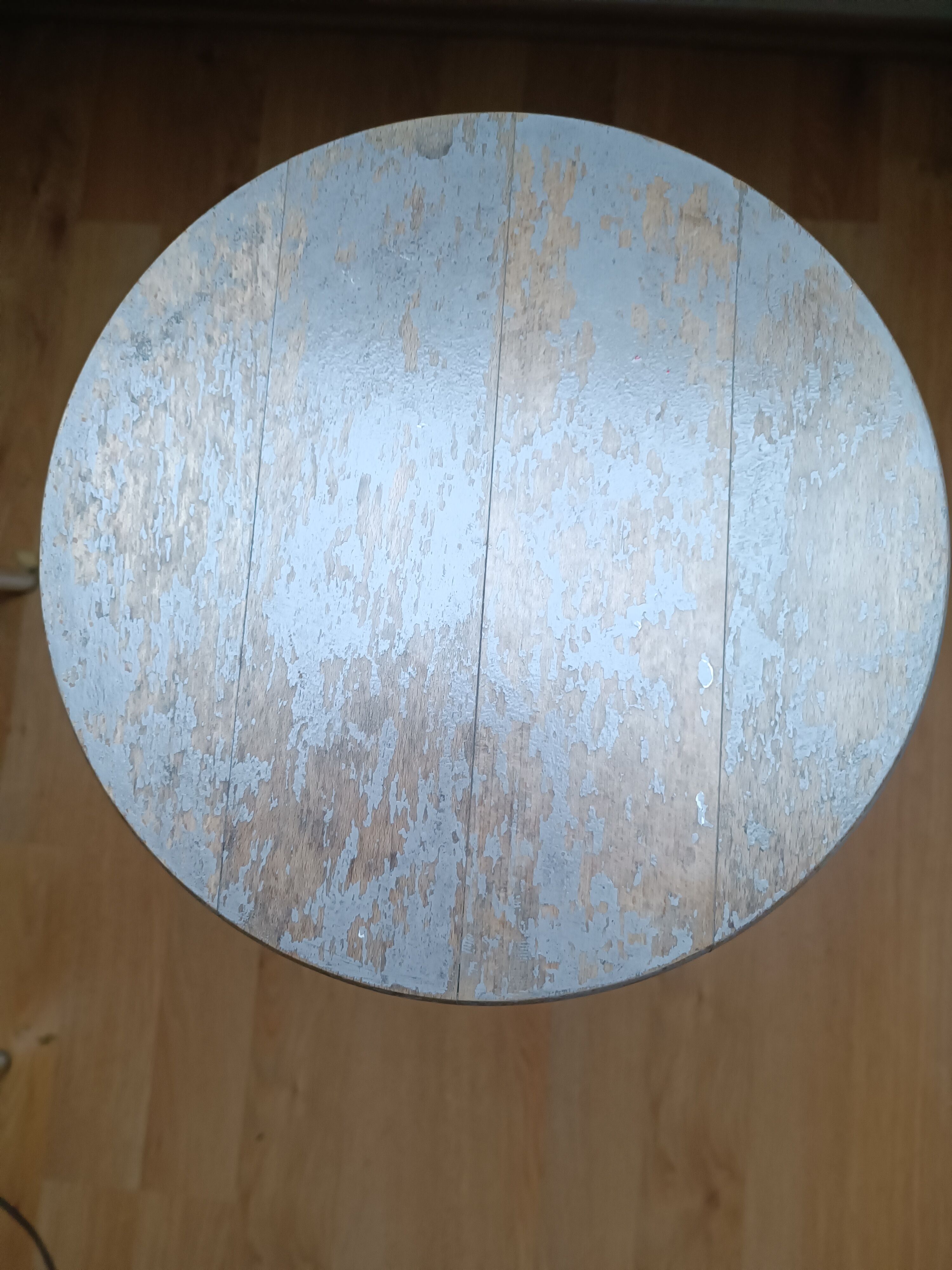 Industrial chair tripodeva screws