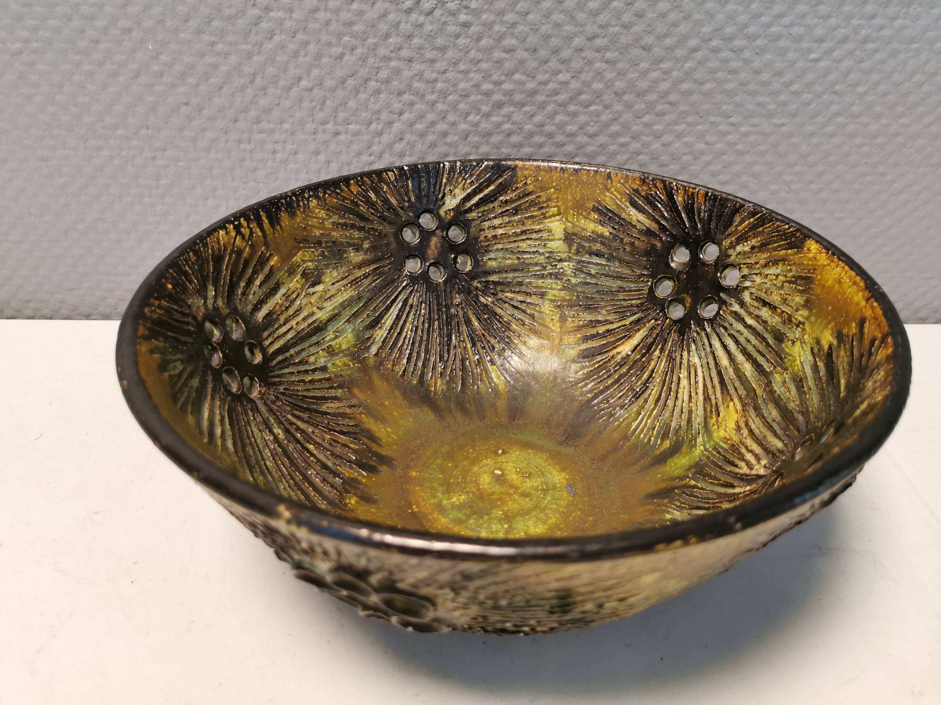 Bol en céramique, conçu par Jette Hellerøe pour son propre atelier de céramique, Danemark années 1980.