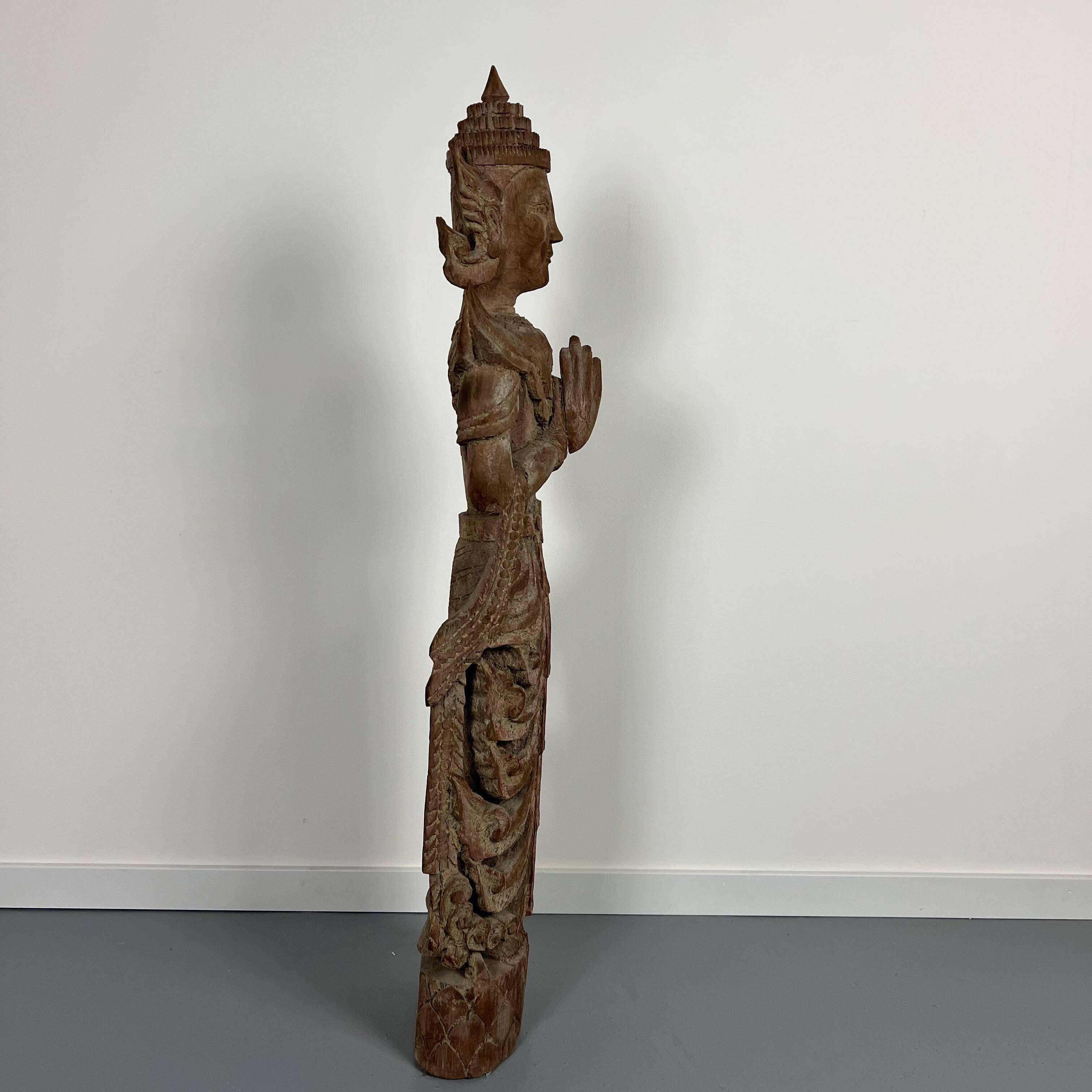 Grande statuette de kinaree, adorant, devi en bois sculpté. Thailande