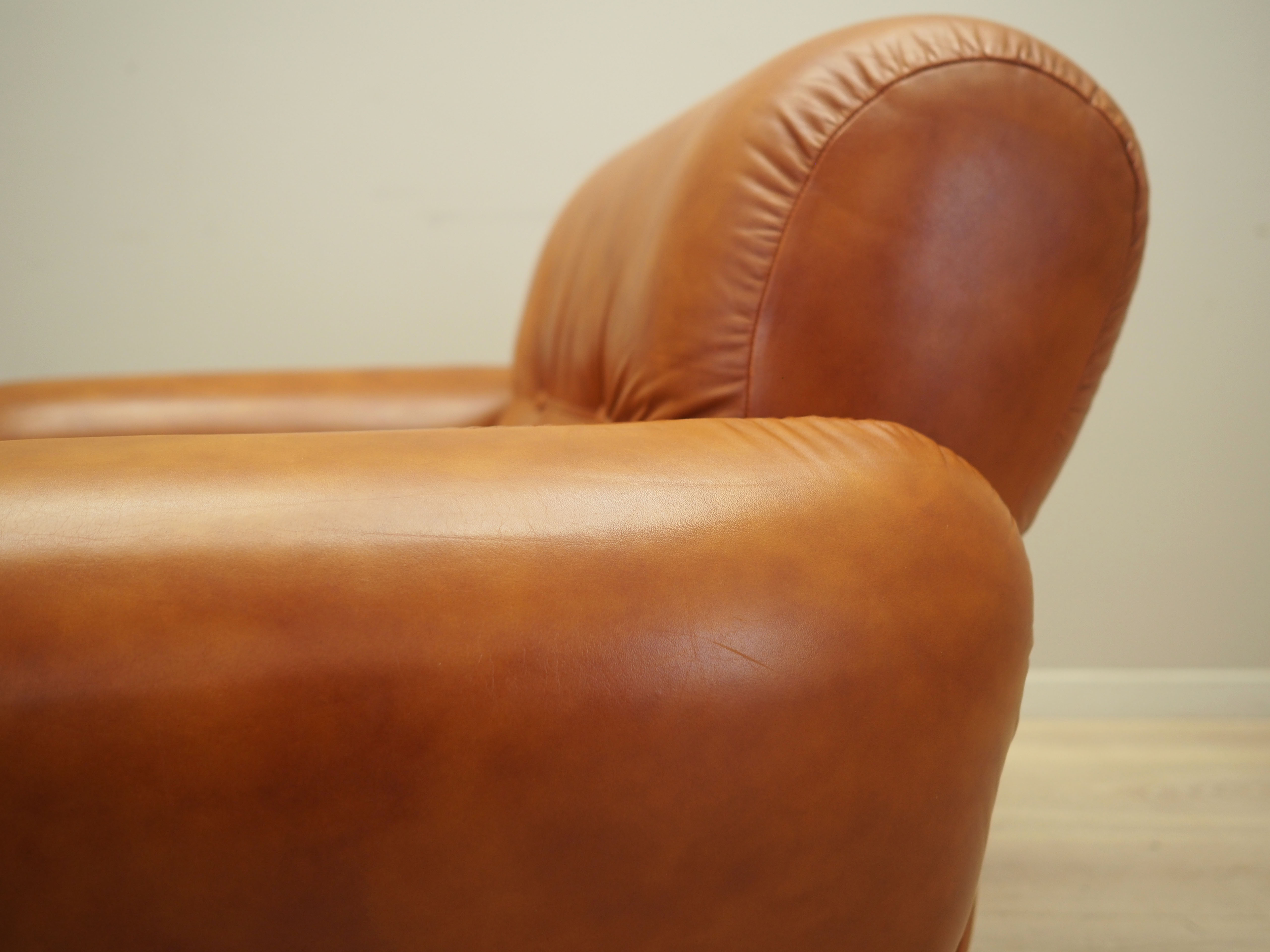 Leather armchair, Italian design, 1970s, production: Italy