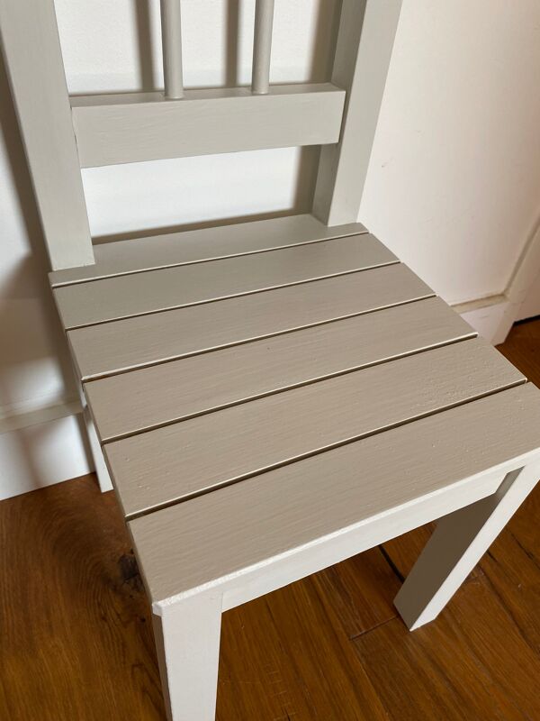 Chaise pour enfant en bois ancien