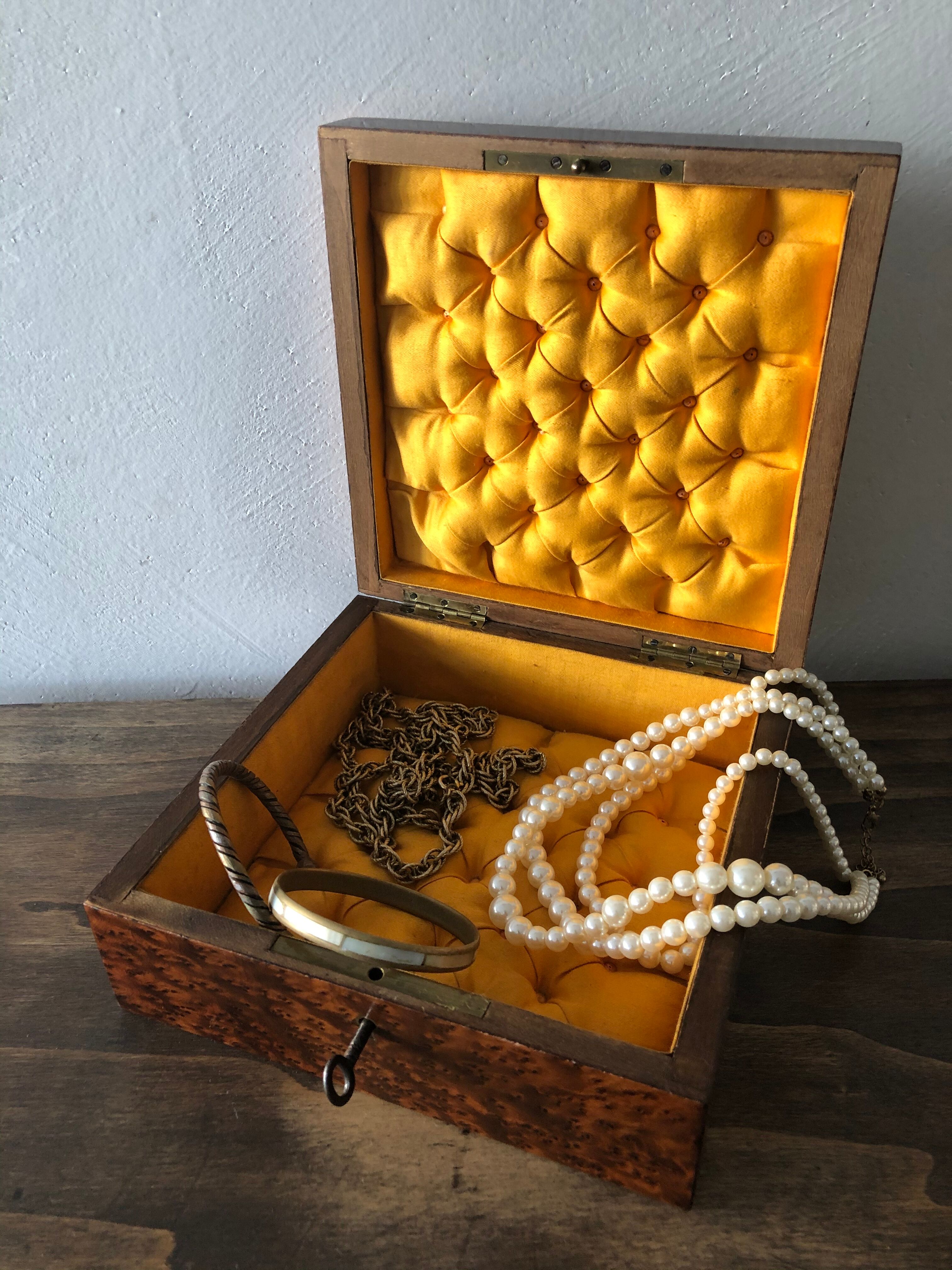 Walnut padded jewelry box