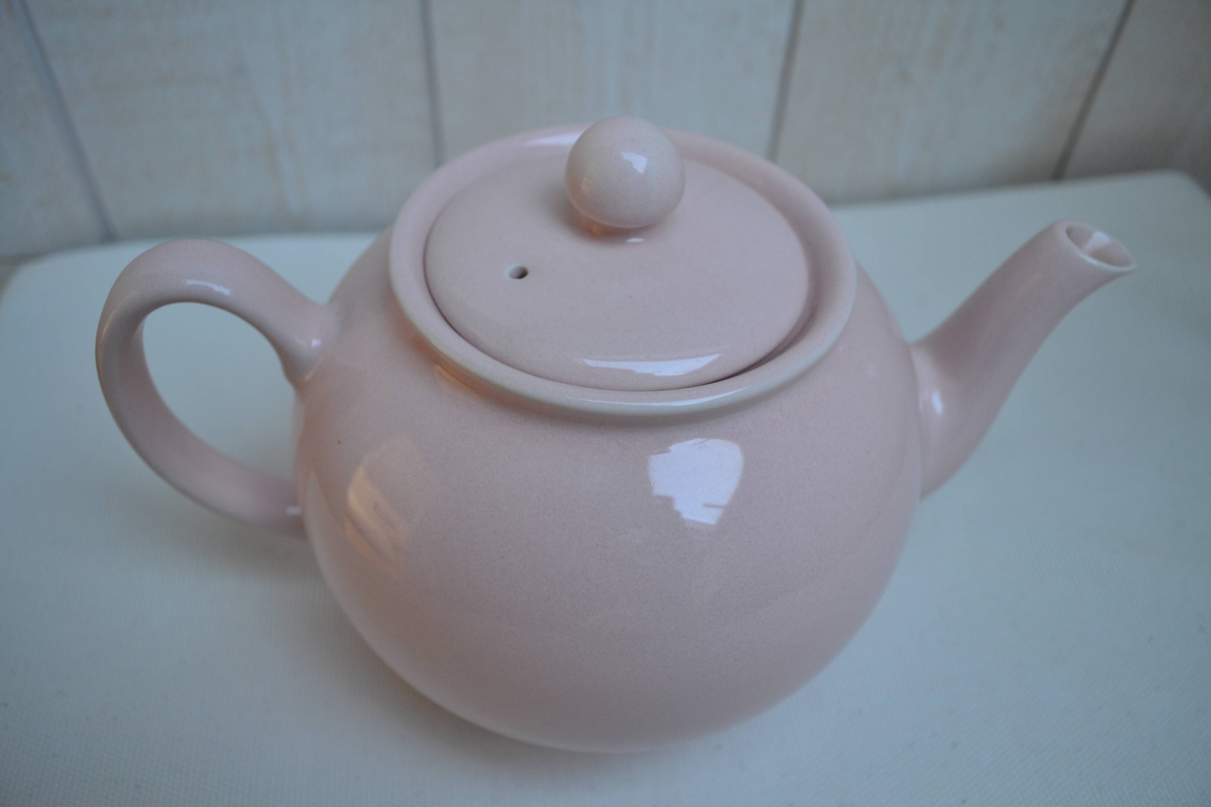 Théière rose vintage