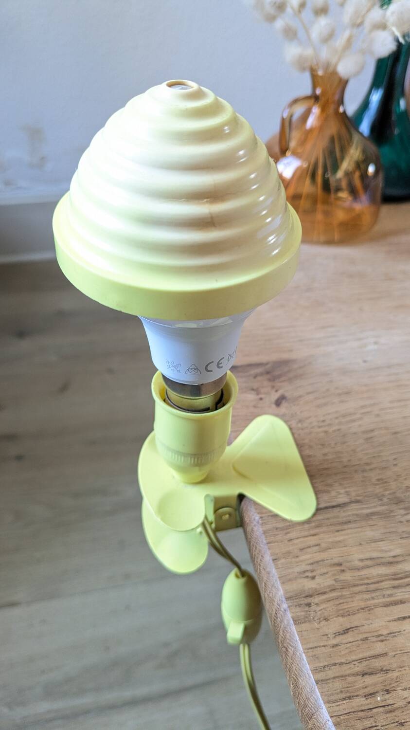 Mushroom clip lamp