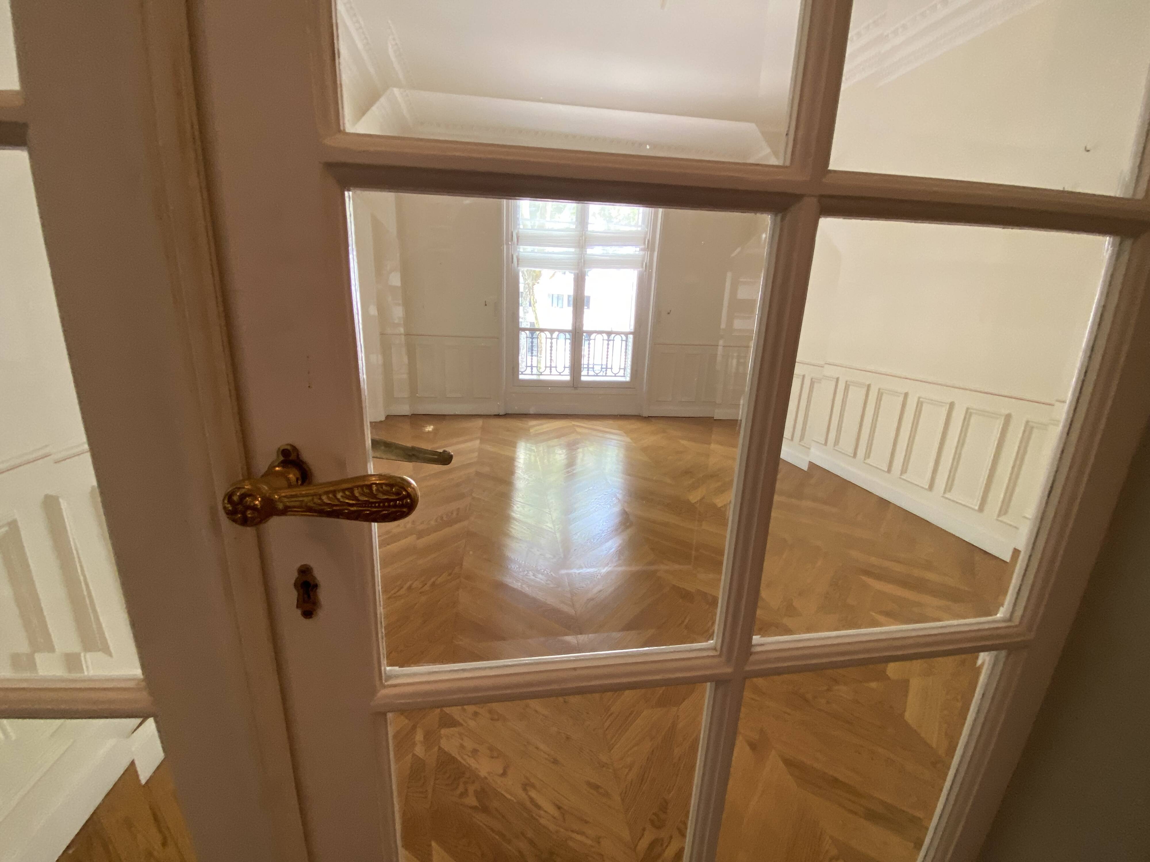 Grande double porte haussmannienne vitrée, Paris fin XIXe siècle