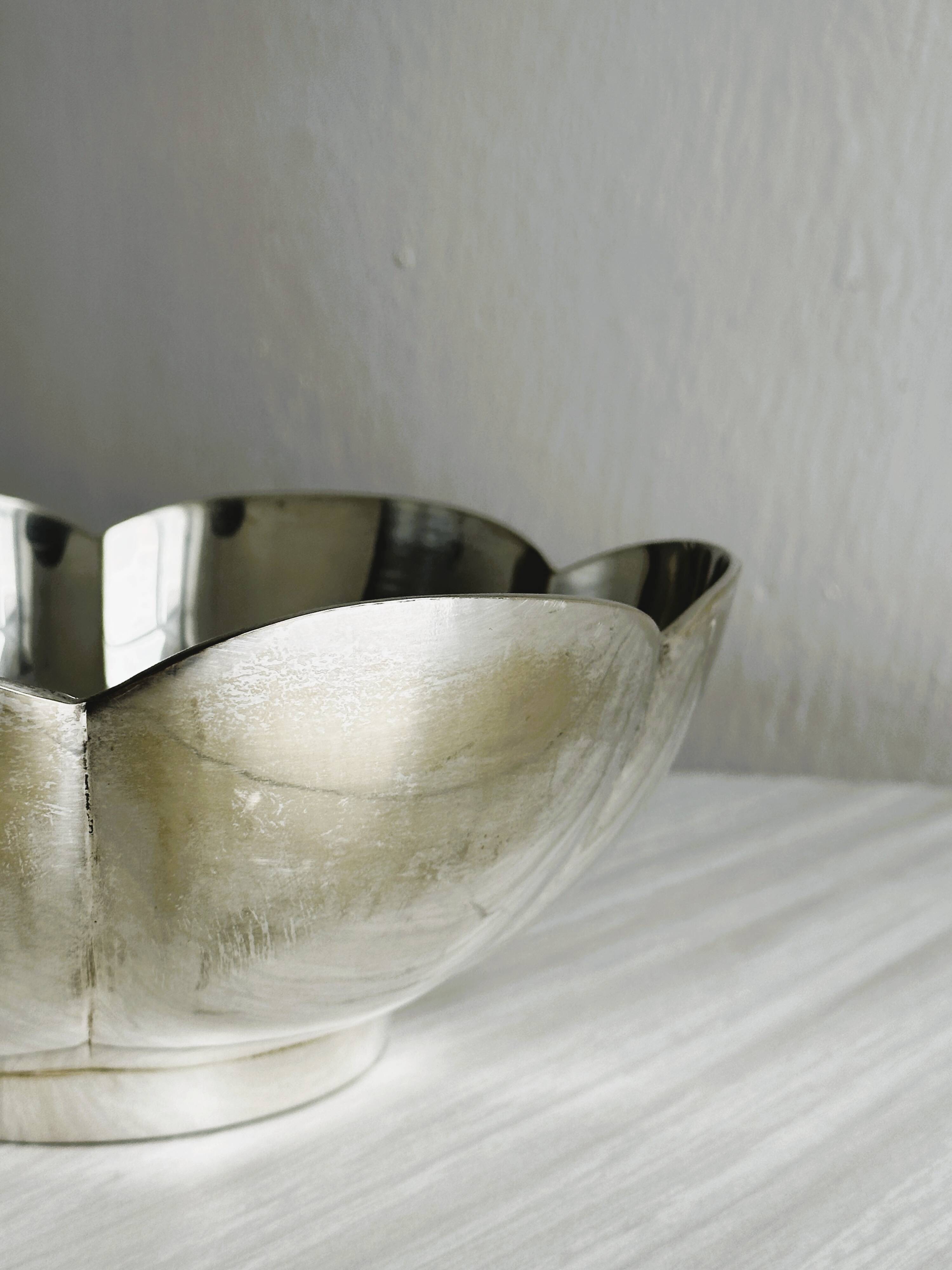 Plat, saladier ancien en métal forme fleur