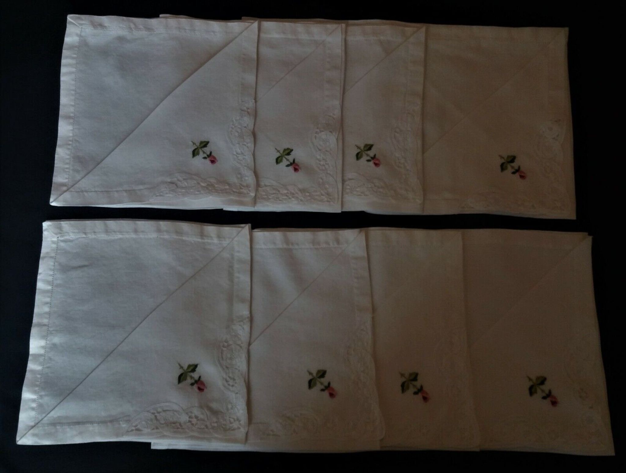 Linge de table nappe ronde huit serviettes dentelle de Luxeuil lin