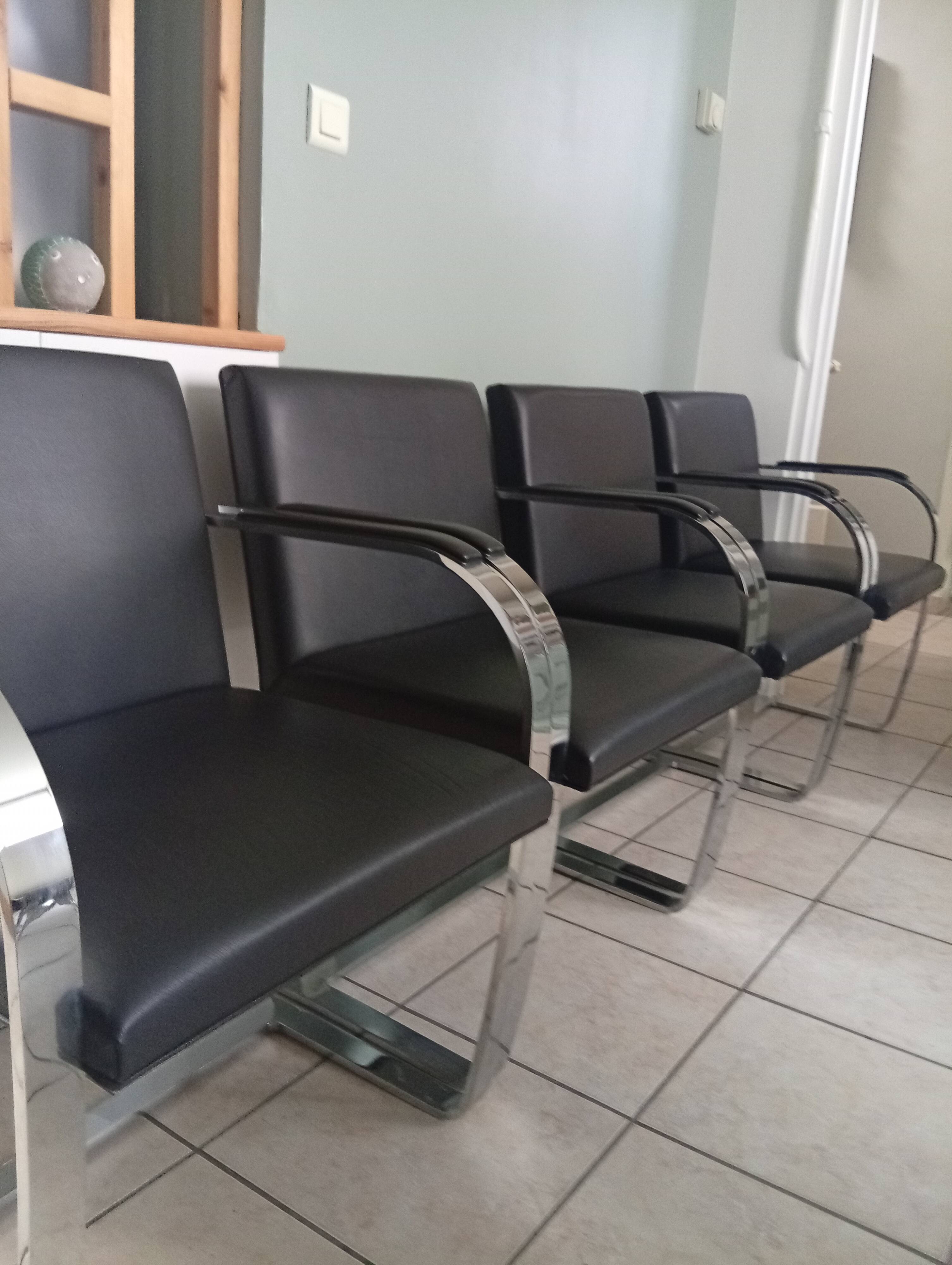 Set of 4 BRNO chairs, Mies Van Der Rohe, Knoll lot