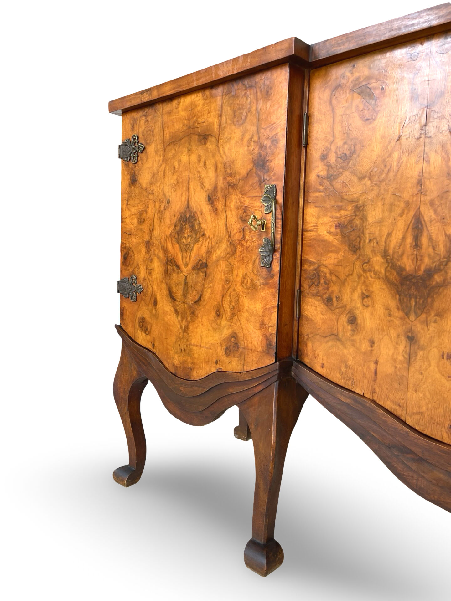 Walnut buffet, antique Italian, 1930s.