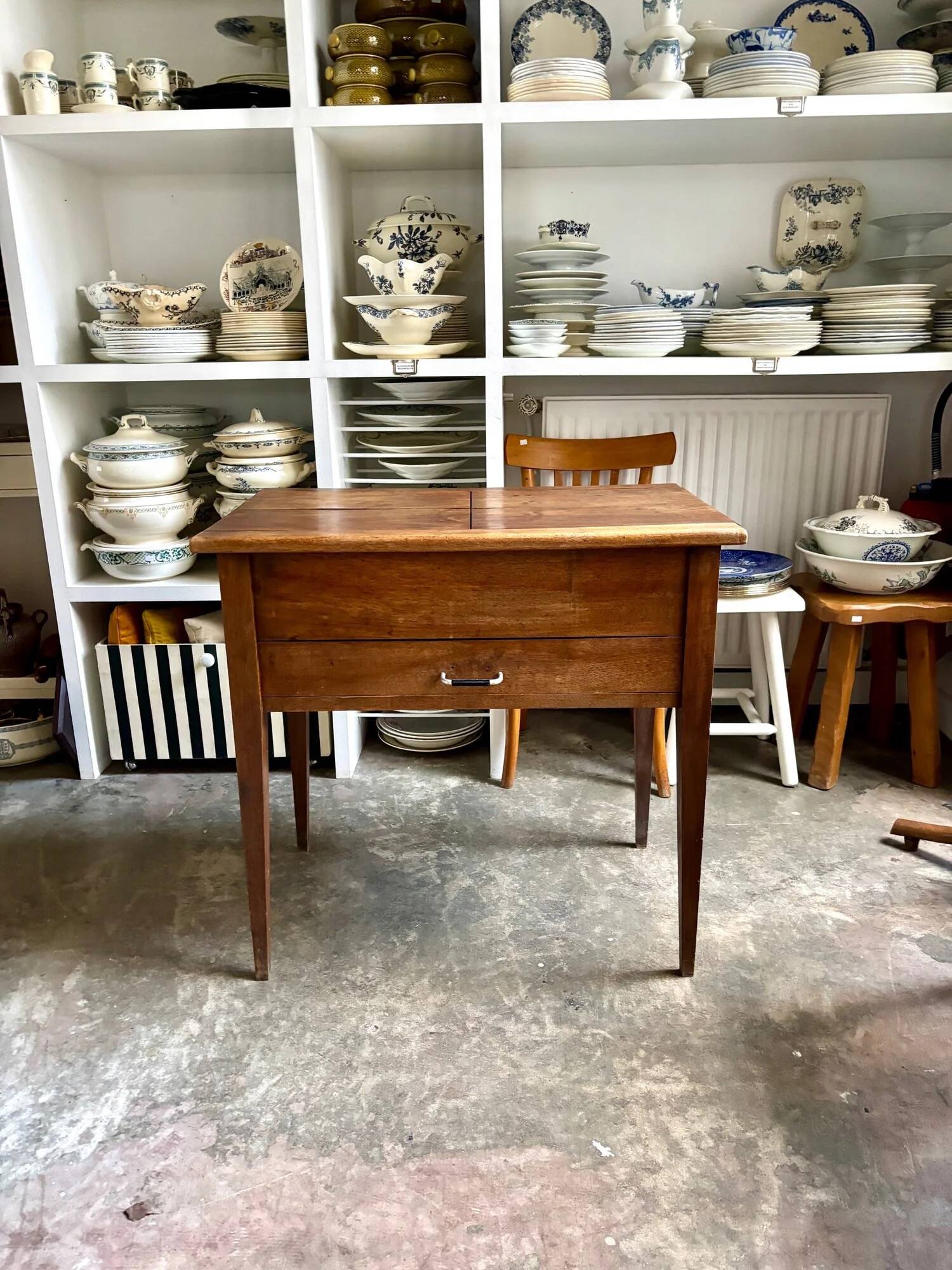 Craft furniture with 2 drawers, solid wood table.