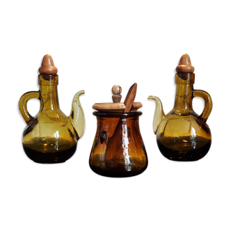 Oil and vinegar serving in amber glass