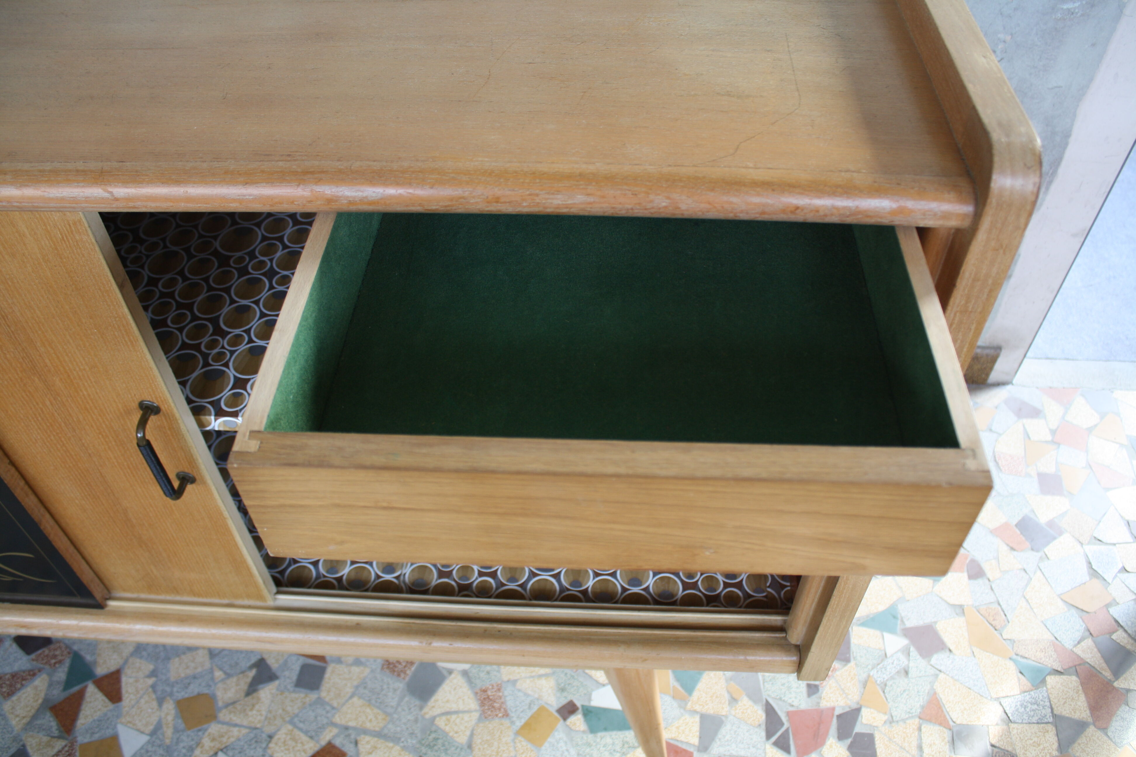 Enfilade vintage chêne clair pieds compas