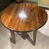 Extendable oval dining table