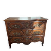 Commode Parisienne en noyer datant du XVIIIe siècle, ouvrant par 5 tiroirs