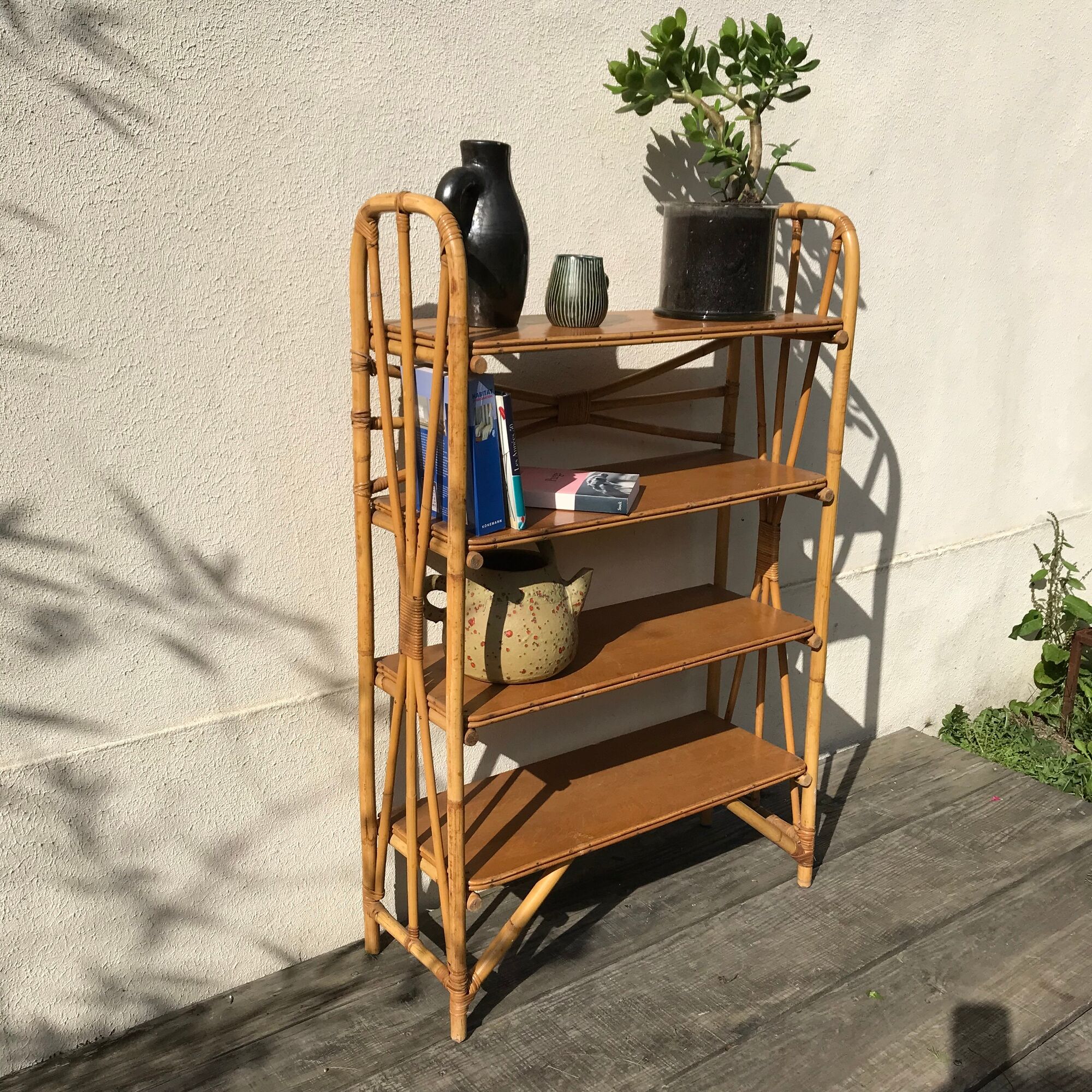 Étagère sur pieds en rotin et chêne vintage 1950-60