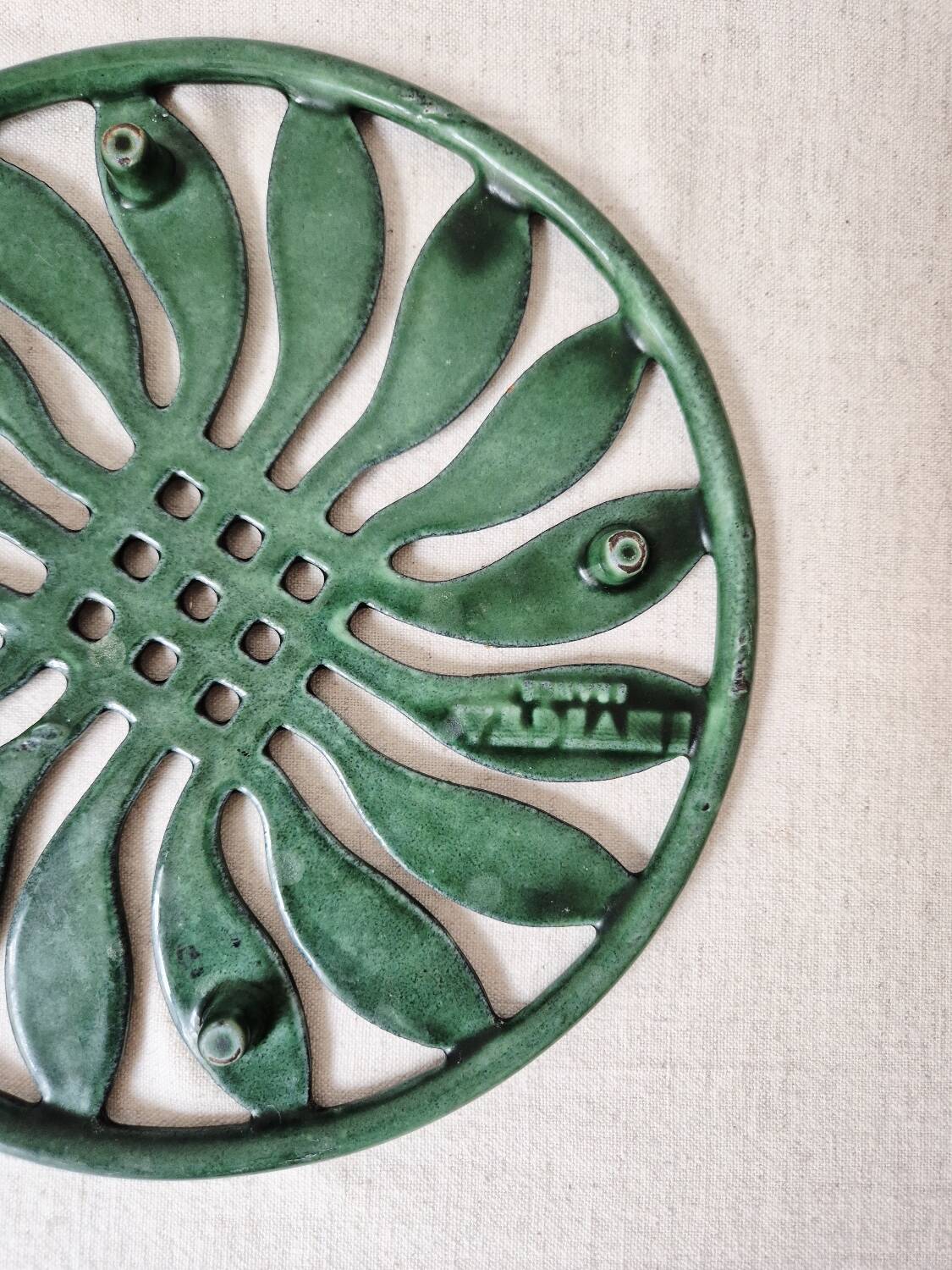 Vintage cast iron trivet - Invicta France