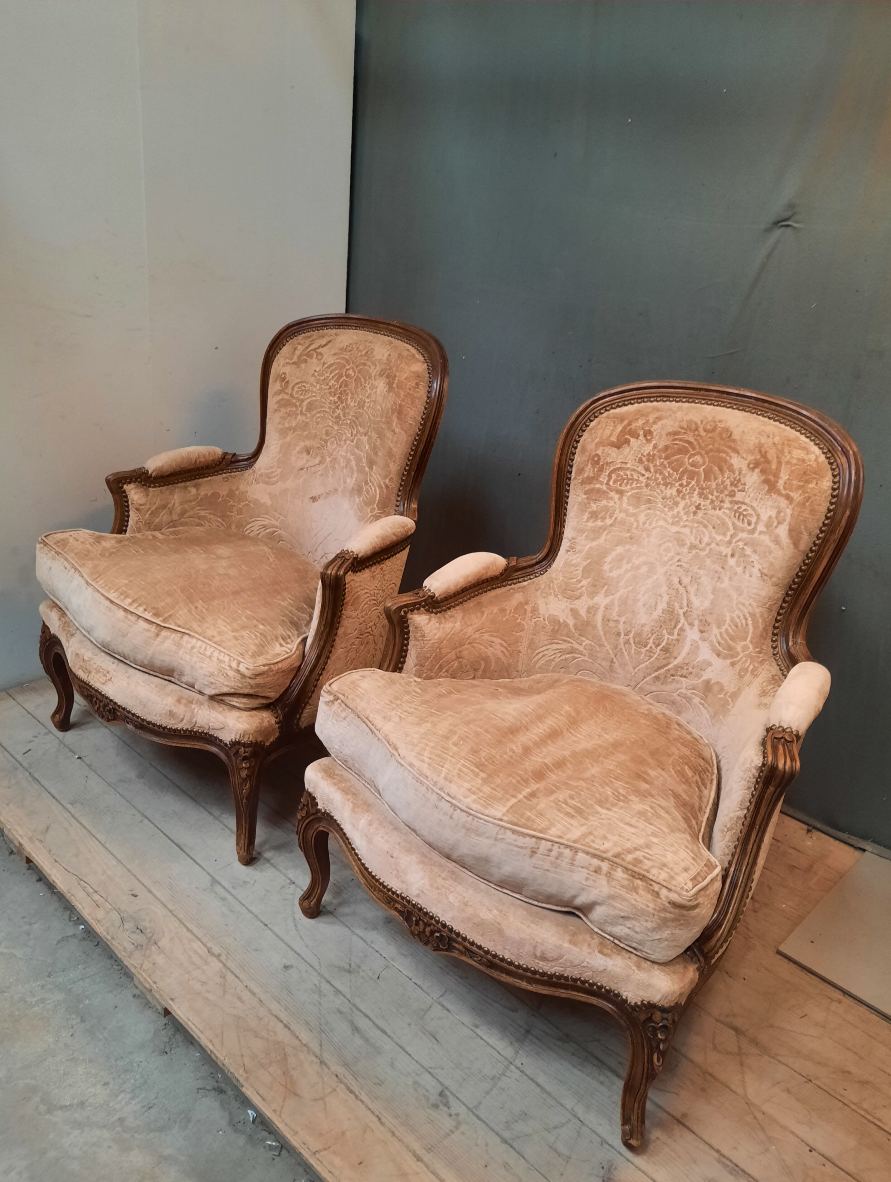 Paire de fauteuils de style Louis XV