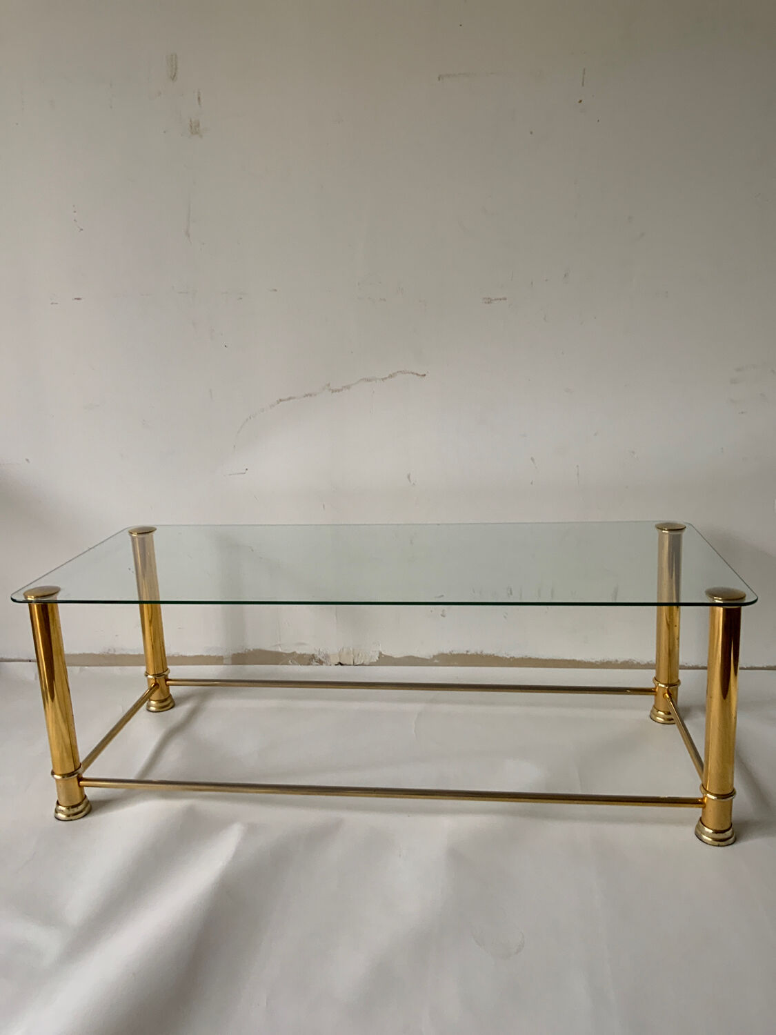 Table basse verre et métal doré