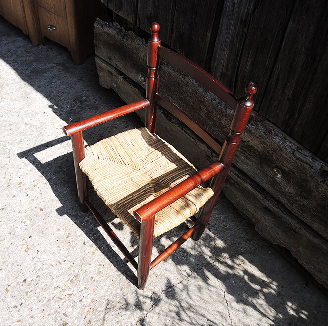 Old children's armchair in wood & straw